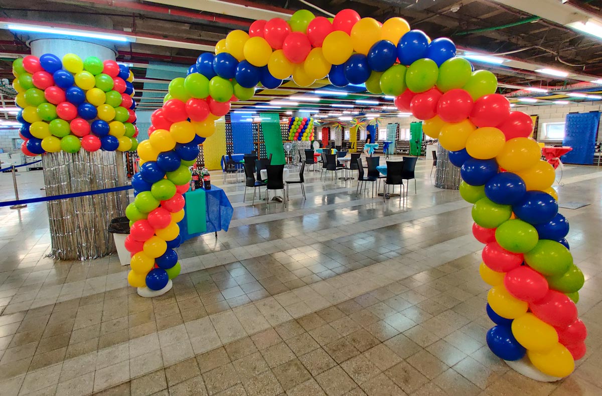 קשת בלונים וכיסוי עמודים בבלונים קשת בלונים וכיסוי עמודים בבלונים