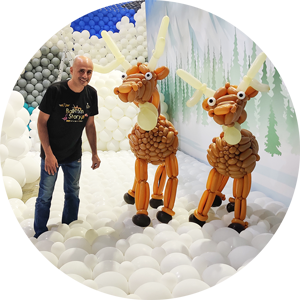 אומן הבלונים ברק דגן מעצב אזור בתערוכה בלון סטורי אומן הבלונים ברק דגן מעצב אזור בתערוכה בלון סטורי