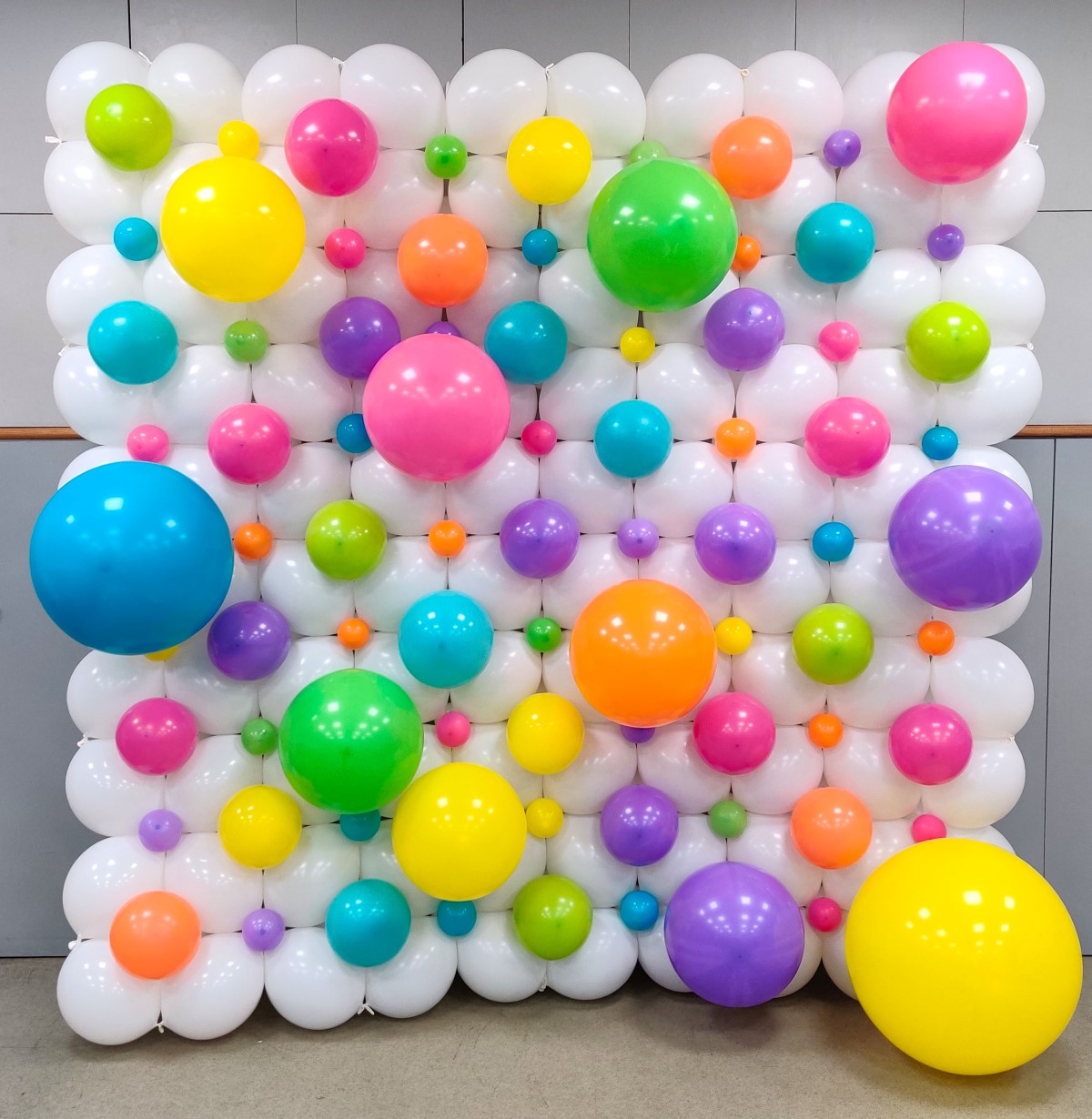 קיר צילום מבלונים לאירוע קיר צילום מבלונים לאירוע